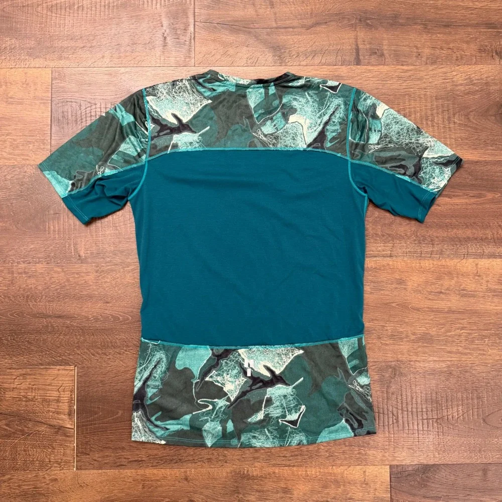 The North Face Mens FlashDry Performance T-Shirt Green Teal Marble Print Small